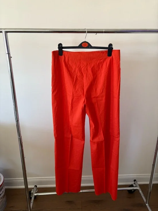 Theory Wide-Leg Pants in Bright Red - Picture 4 of 9